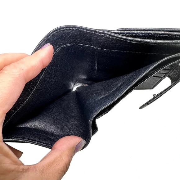 Gucci trifold short wallet EUC - Picture 6 of 10